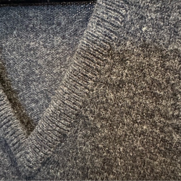 Pringle of Scotland Gray V-Neck Sweater Relaxed Fit 100% Wool - Picture 6 of 8